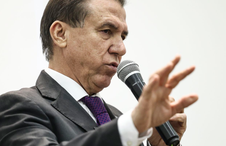 Ministro do Trabalho diz que país não deve se desesperar por tarifaço