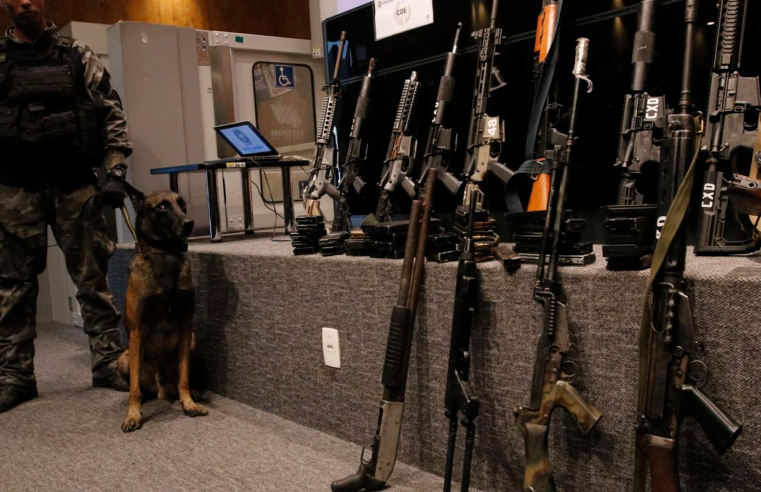 Ações da PM apreendem fuzis, metralhadoras e drogas no Rio de Janeiro