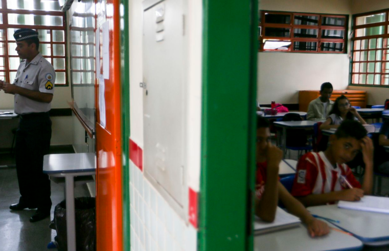 Justiça libera contratação de PMs para escolas cívico-militares em SP