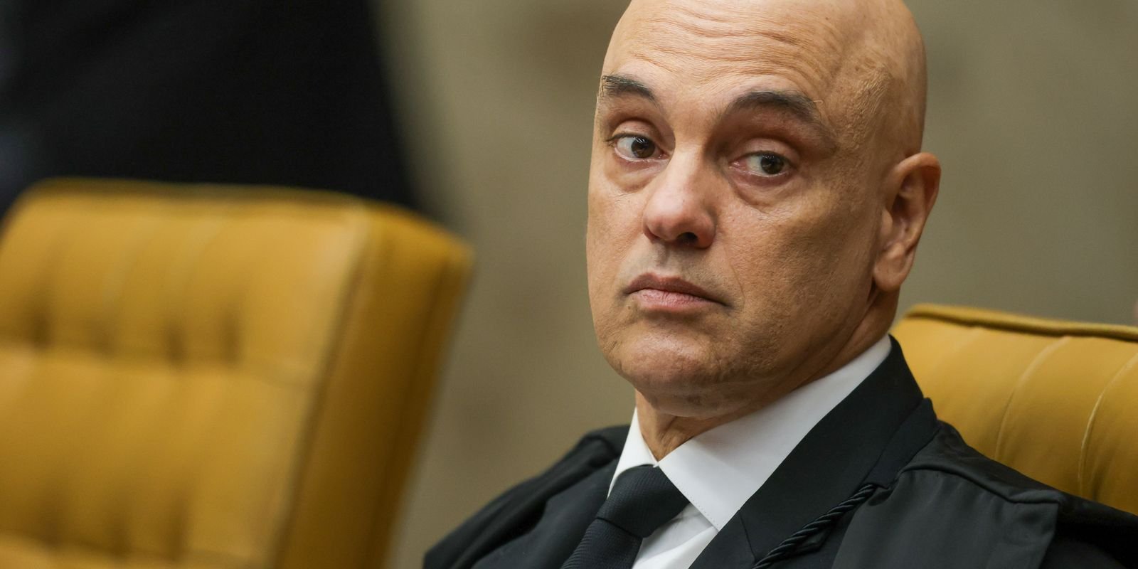 Trama golpista: Moraes pede data para julgamento de Bolsonaro e mais 7