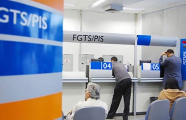 Caixa libera abono salarial para nascidos em novembro e dezembro