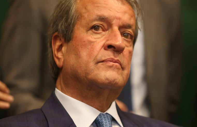 Alexandre de Moraes autoriza presidente do PL a visitar Jair Bolsonaro