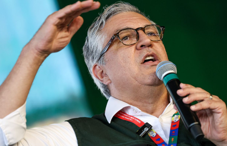 Padilha diz ser "ato covarde" cancelamento de vistos da filha e esposa