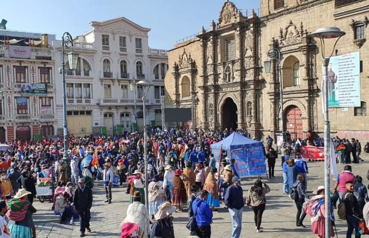 Bolívia vai às urnas com direita favorita e 23% dos votos indefinidos