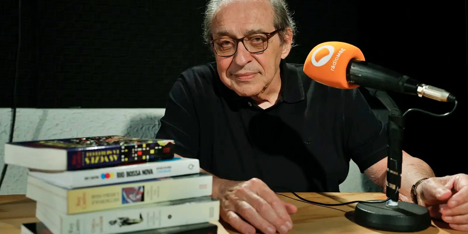Série de Ruy Castro dedicada a Tom Jobim estreia na Rádio MEC