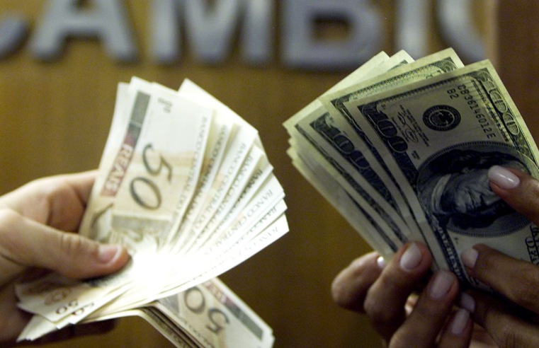 Dólar segue mercado internacional e sobe para R$ 5,43