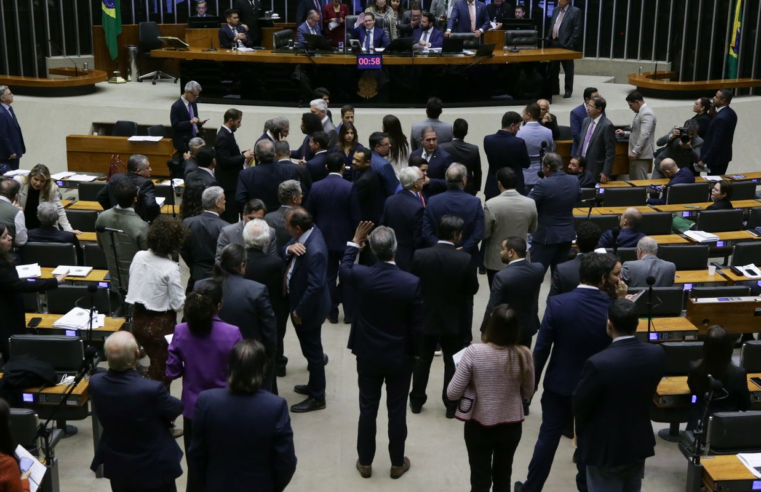 Projeto que pune quem impedir funcionamento da Câmara avança