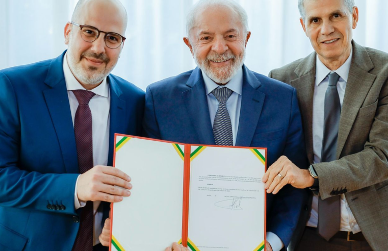 Lula assina nomeação de André Basbaum para a presidência da EBC 