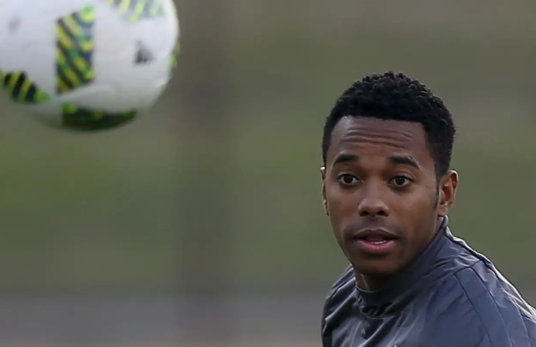 Ministro do STF Gilmar Mendes vota pela soltura do ex-jogador Robinho