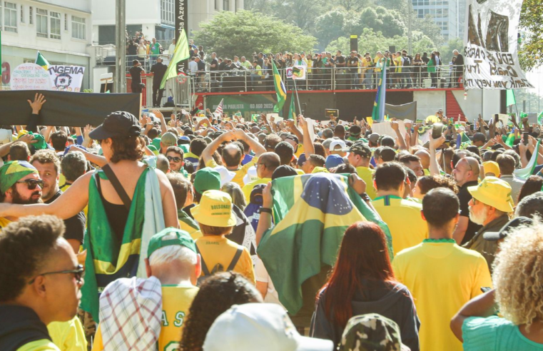 Ato em São Paulo pede anistia a Bolsonaro e exalta Trump