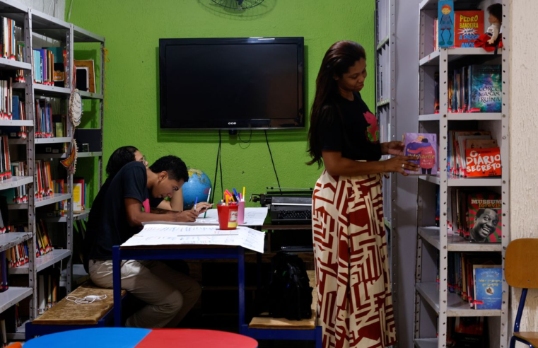 Iniciativas públicas e comunitárias aproximam brasileiros dos livros