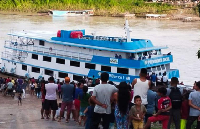 INSS usa barcos para orientar aposentados da Amazônia sobre descontos