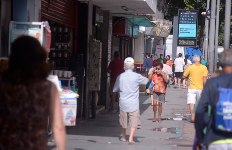 Brasil abre 129,8 mil postos formais de trabalho em julho