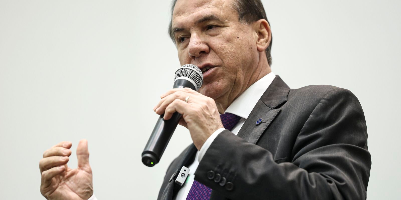 Juro alto preocupa mais que tarifaço, diz Luiz Marinho