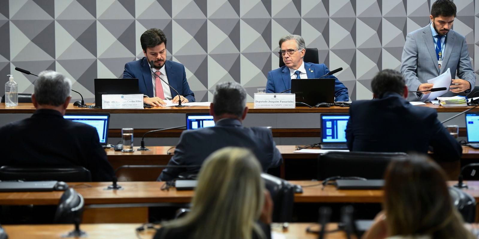 Tarifa social de energia elétrica é aprovada em comissão do Congresso