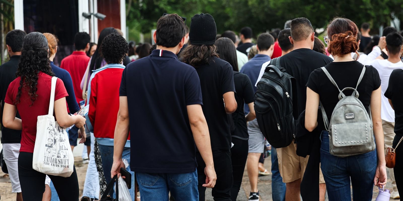 Renda baixa e racismo impedem conclusão do ensino básico, diz pesquisa