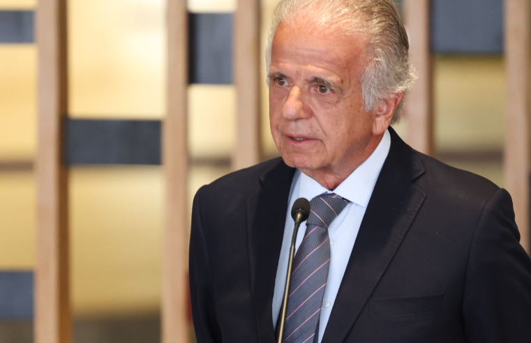 Crise entre Venezuela e EUA preocupa, diz ministro da Defesa do Brasil