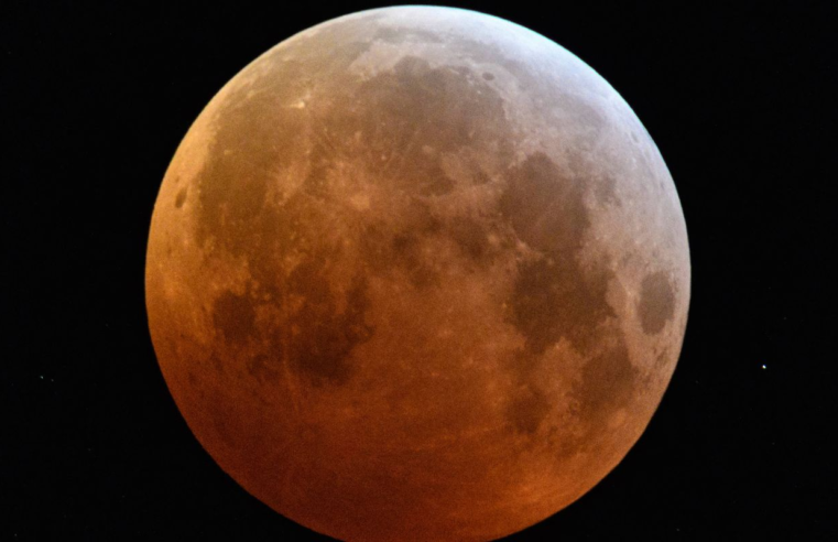 Lua de sangue: eclipse lunar total ocorre neste domingo
