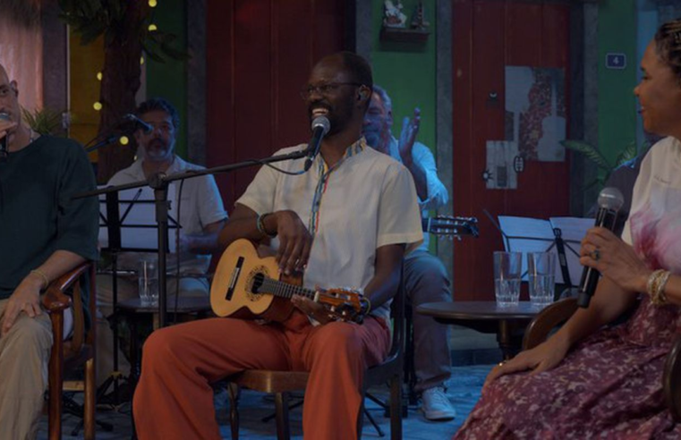 Samba na Gamboa: roda do Poeira Pura mescla hits do gênero e bate-papo