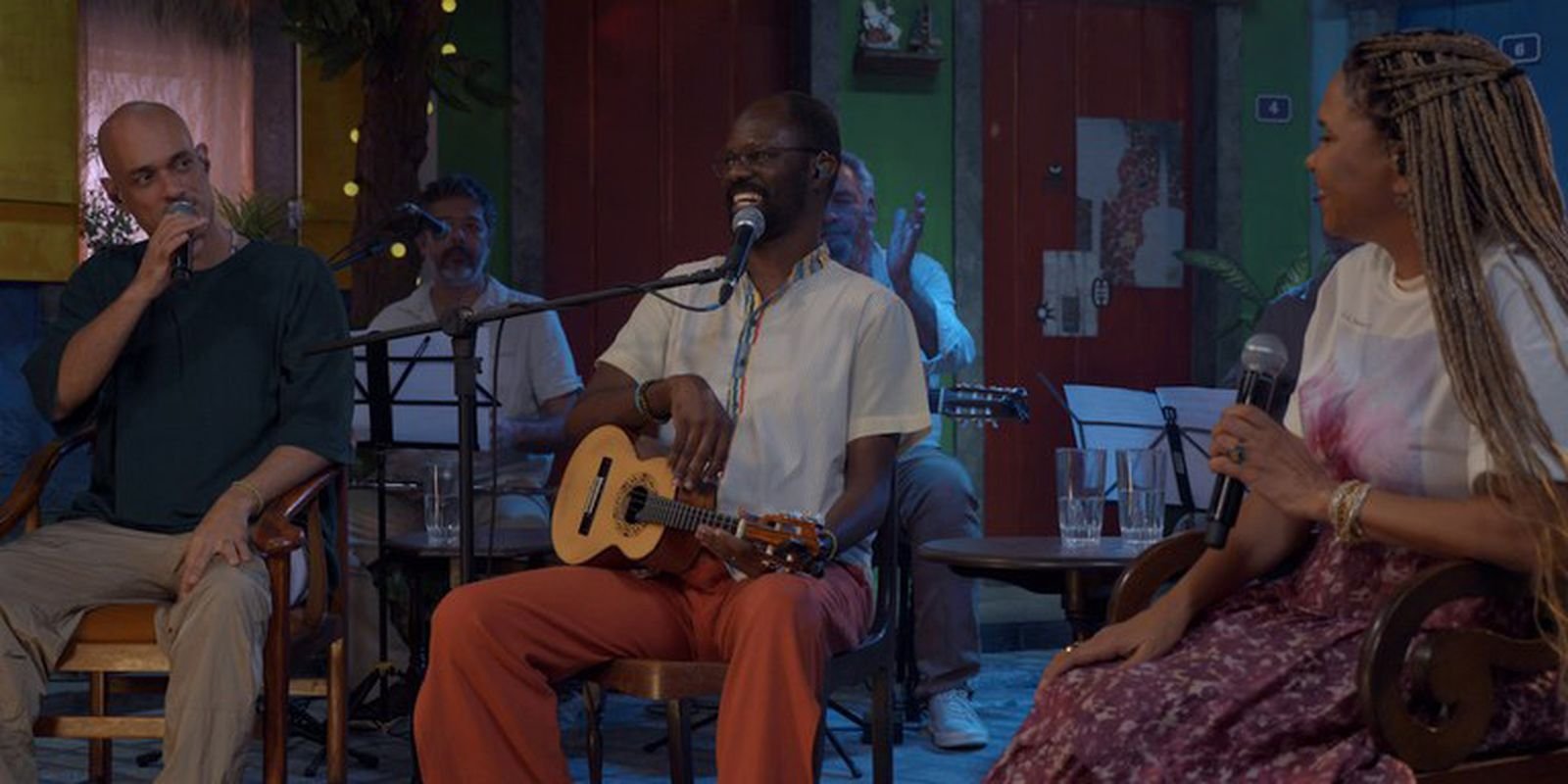 Samba na Gamboa: roda do Poeira Pura mescla hits do gênero e bate-papo