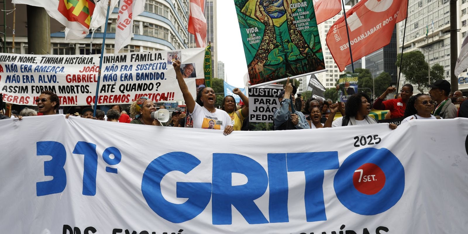 Desfile e Grito dos Excluídos tomam as ruas do centro do Rio