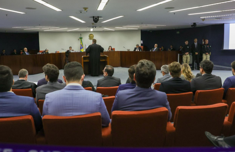 STF retoma nesta terça julgamento de Bolsonaro e mais sete réus