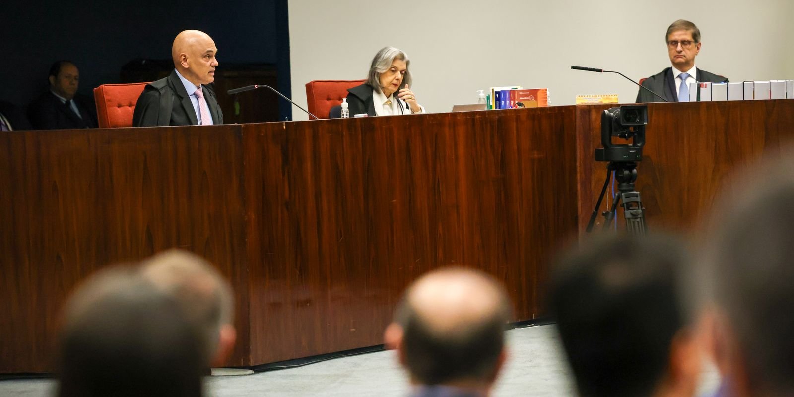 Moraes enumera 13 “atos executórios” para condenação de Bolsonaro