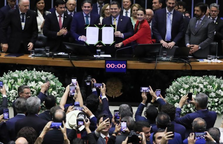 Congresso promulga PEC que muda regras para pagamento dos precatórios