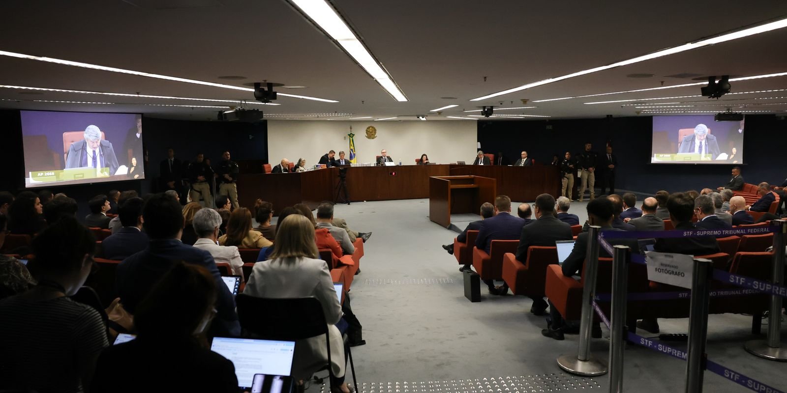 STF cancela sessão plenária e julgamento sobre golpe continua à tarde