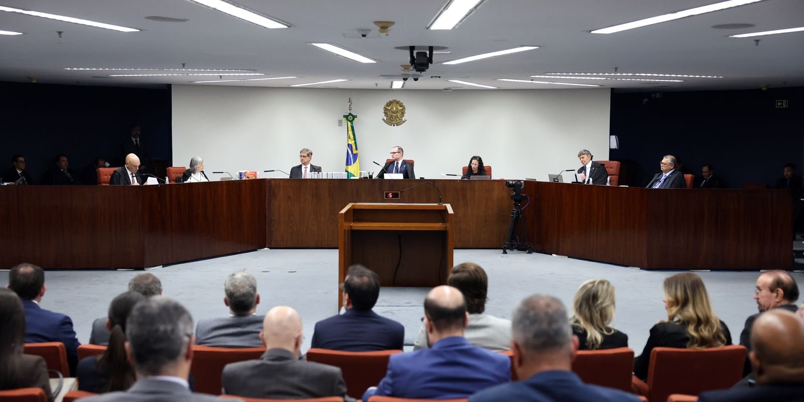 STF retoma julgamento de Bolsonaro; Cármen Lúcia vota