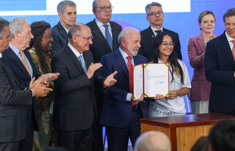 Lula sanciona lei contra adultização de crianças nas redes