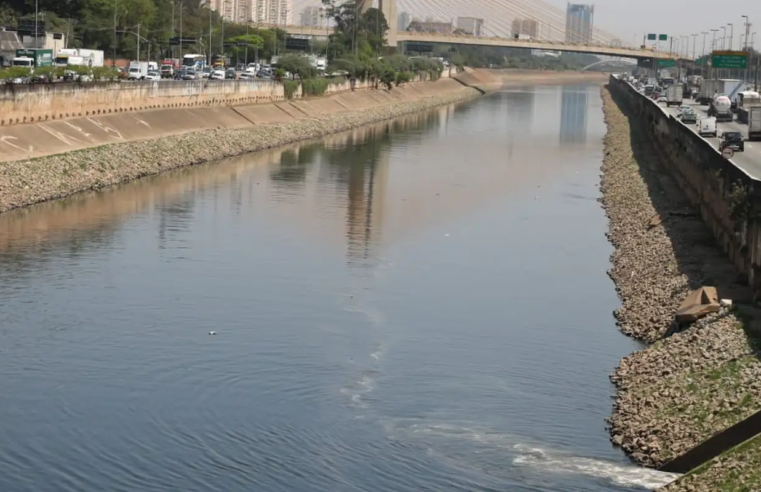 Rio Tietê continua vulnerável apesar de redução da mancha de poluição