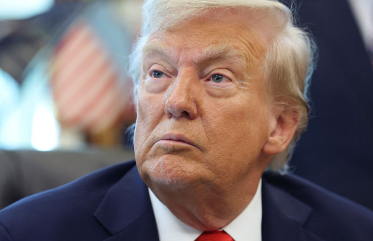 Trump ameaça cancelar licenças de TVs e rádios que criticam governo