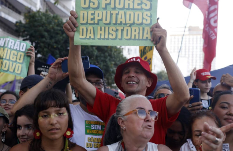 Ato no RJ com Caetano, Chico e Gil repudia anistia e PEC da Blindagem
