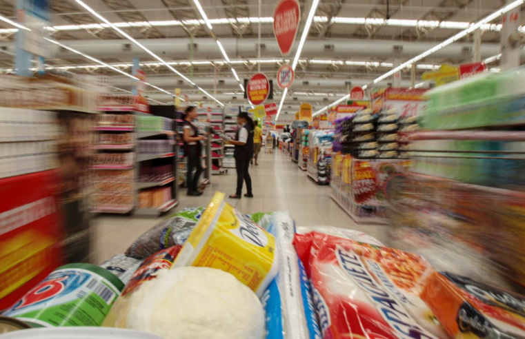 Apesar dos juros, consumo das famílias foi motor da economia no 2º tri