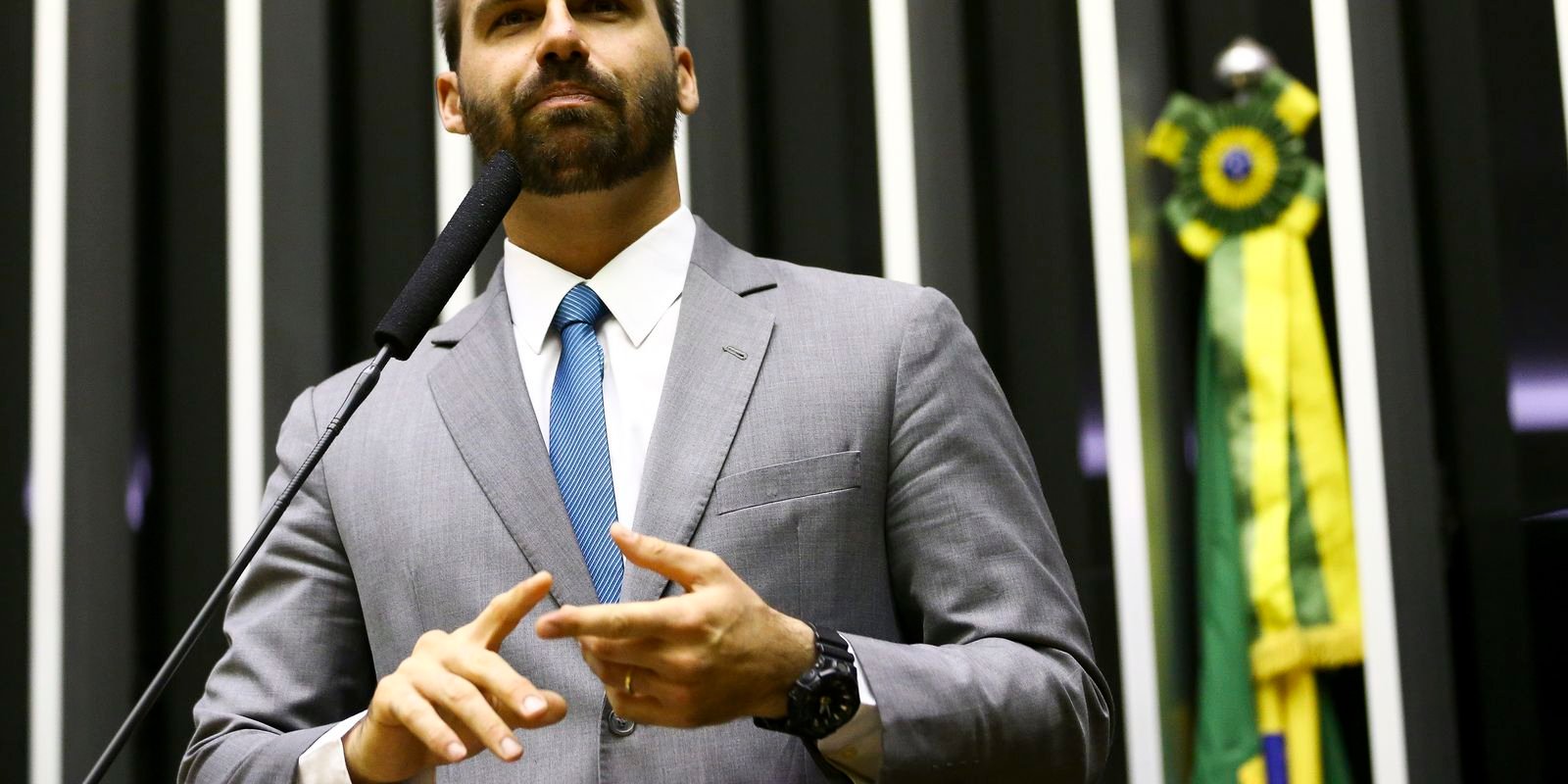 Câmara deve ser comunicada sobre denúncia contra Eduardo Bolsonaro