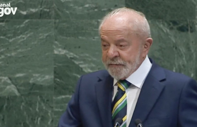 Lula critica sanções e diz que Brasil resiste na defesa da democracia