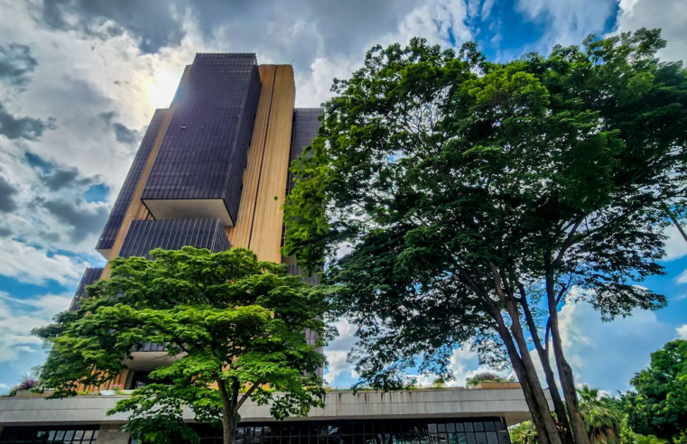 Ata do Copom indica Selic a 15% "por período bastante prolongado"