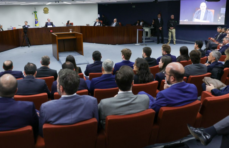 STF retoma julgamento de Bolsonaro após pausa; defesas serão ouvidas