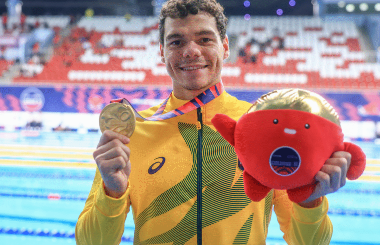 Gabriel Bandeira bate recorde no Mundial de natação de Singapura