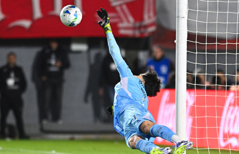 Rossi brilha nos pênaltis e garante classificação do Flamengo