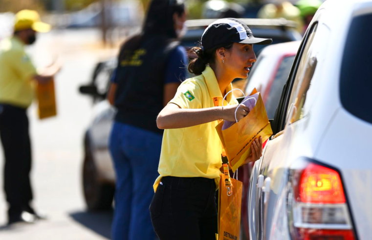 Transporte: melhor lugar de criança no carro é o meio do banco de trás
