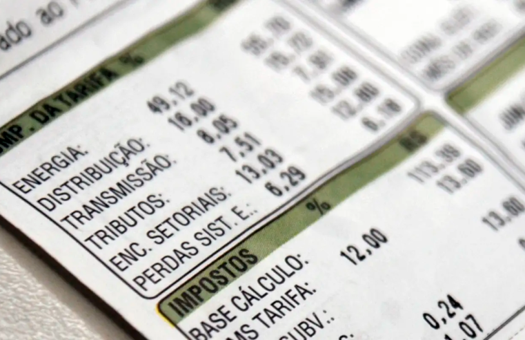 Aneel reduz bandeira para vermelha 1 na conta de luz em outubro