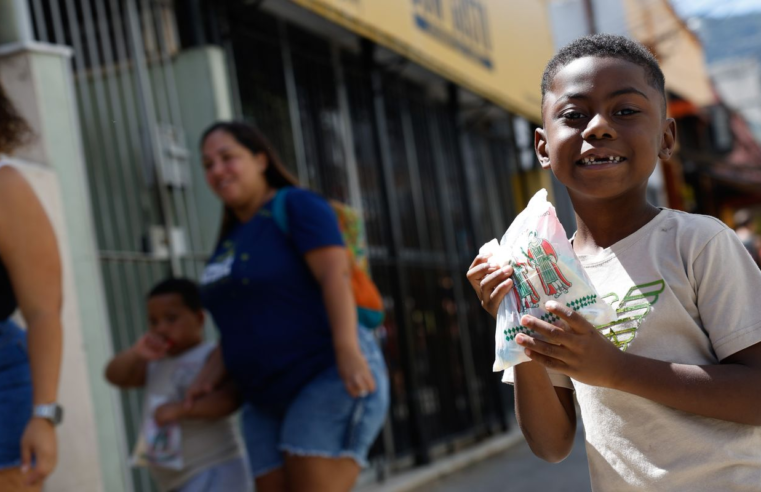 Fé e alegria marcam o dia de Cosme e Damião no Rio de Janeiro