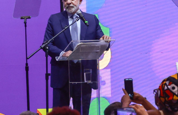Lula abre conferência e sanciona ampliação da licença-maternidade
