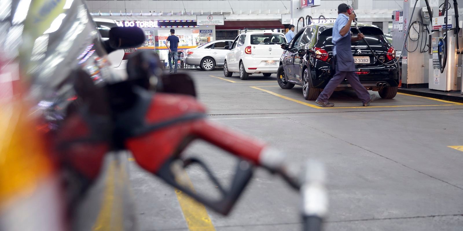 Força-tarefa garante abastecimento de combustível no Rio de Janeiro