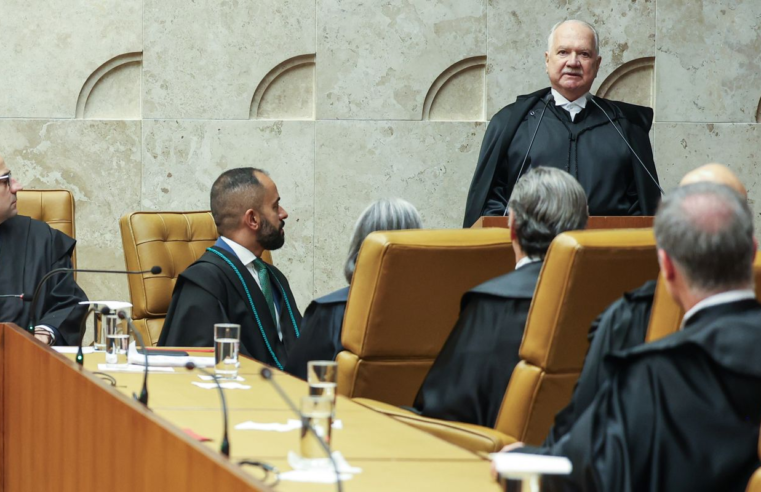 STF não deixará de julgar leis que afrontam a Constituição, diz Fachin