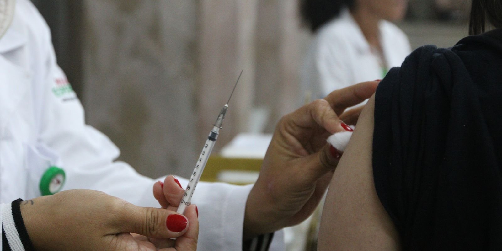 Vacina contra a covid-19 protege gestantes de complicações