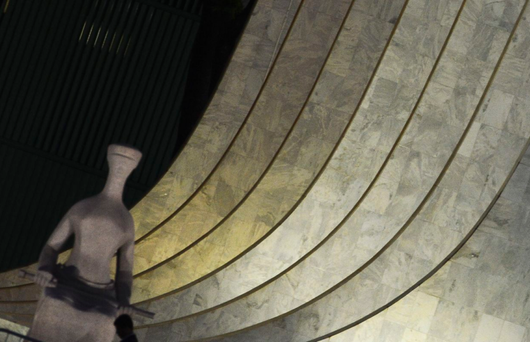 STF publica edital com notificação de Eduardo Bolsonaro sobre denúncia