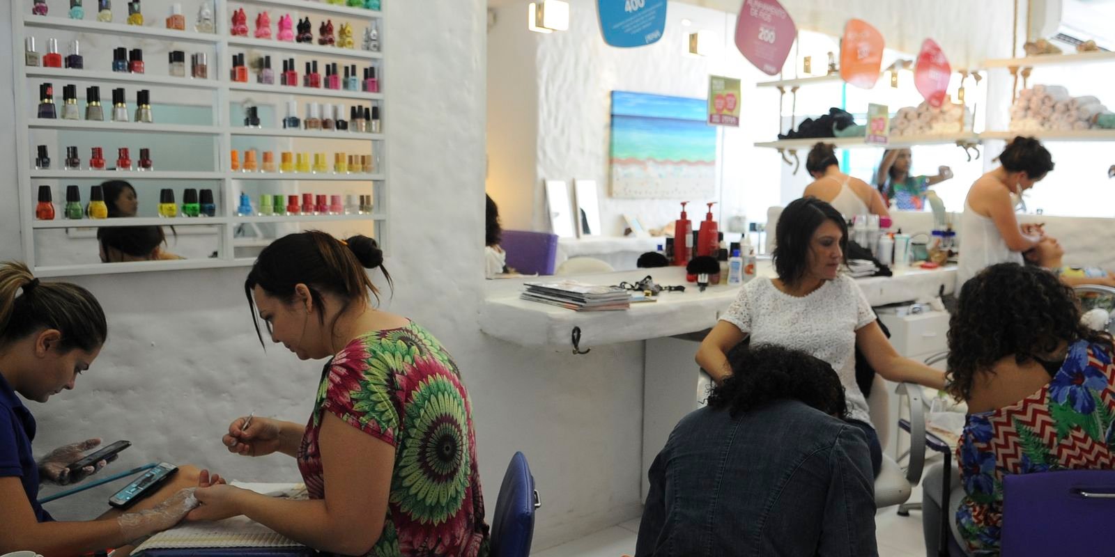 Anvisa proíbe duas substâncias utilizadas em produtos para unhas